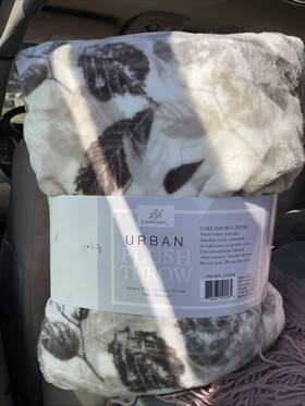 Life Comfort 778267192164 Urban Plush Throw White With Grey Leaves 60 In X 70 Nwt
