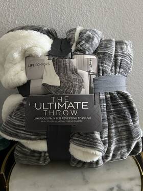 Life Comfort 778267199804 The Ultimate Throw Luxurious Faux Fur Reversing To Plush In Gray