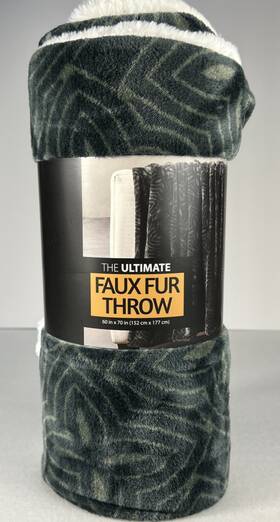 Life Comfort 778267275331 Ultimate Faux Fur Luxurious Reversing To Plush Throw 60 Inch X 70 Green