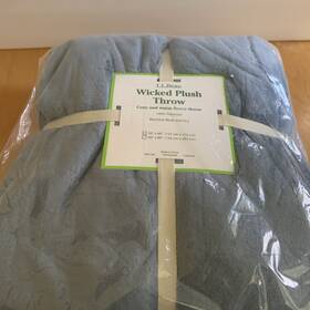 Throw-50x60 Llbean 195227029047 Ll Bean Wicked Plush Blue - New In Package