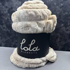 302-1002-01 Lola Blankets Large Caramel Nft Cream