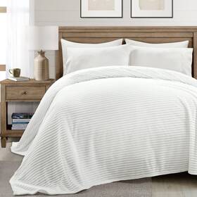 Lush Decor 194938058865 Super Cozy Soft Fluffy Ribbed Faux Fur Bedspread/blanket King/cal King Whit