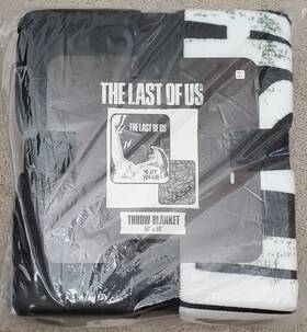 Mad Engine 197772613429 Last Of Us Black And White Throw Blanket 50x60