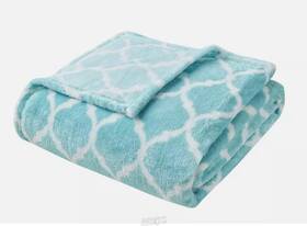 Madison Park 675716639884 Plush Ogee Throw Blanket Teal White Fleece 70 X 60 Oversized Madison Park 675716639884 Plush Ogee Throw Blanket Teal White Fleece 70 X 60 Oversized