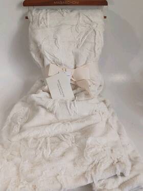 Magaschoni 197900468723 Luxe Home Antique White Bow 50x70 Plush Throw Blanket New