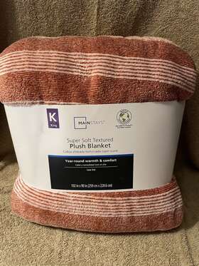 Mainstays 766686939781 Super Soft Plush Blanket Size102 Inch X90 100% Polyester King Size Rust