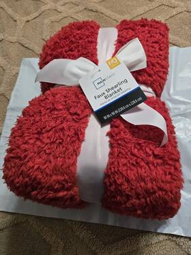 Mainstays 766686941432 Faux Shearling Blanket Full/queen Red 90 Inch X90