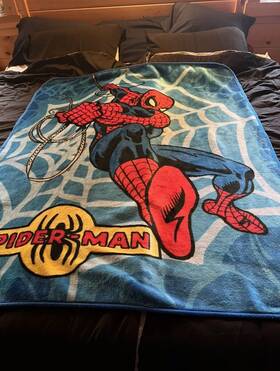 Marvel 055213065391 Spider-man Soft Fleece Throw 50 Inch X 60 . Excellent Condition