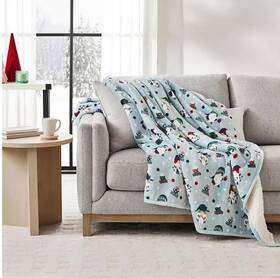 Member S Mark 193968409821 Holiday Plush Throw 60 Inch X 70 Festive Gnomes