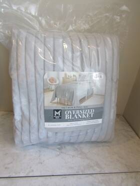 Members Mark 190604968056 Nib Extremely Soft And Warm Oversized Plush Blanket 78 Inch X 92 Gray