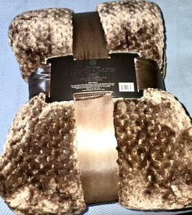 Monte & Jardin 841278103396 Jacquard Velvet Blanket Queen Size New With Tags Brown