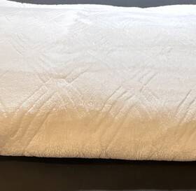 Item1000620 Monte & Jardin And White Geometric Polyester Throw Blanket Machine Washable