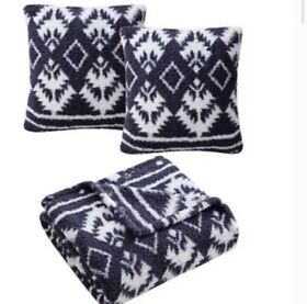 M660092 New Birch Trail Holiday Prints 3 Pack Decorative Pillows And Throws Navy