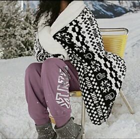 New Victorias Secret Pink Sherpa Blanket Throw Black And White Paisley 50x60in