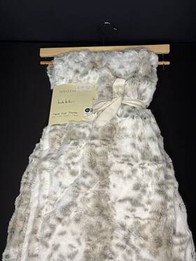 120567 Nicole Miller Artelier Faux Fur Throw Blanket 50in X 70in White Gray Spotted