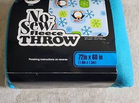 11804143 No Sew Fleece Throw Kit Penguins Snowflakes Panel Blue 72 Inch X 60