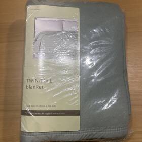 Owen 025853220955 Twin / Full Size Green Fashion Blanket 100% Polyester Made In Usa Nib