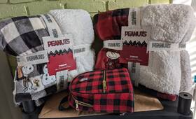 Peanuts 198062158149 50 Inch X 70 Reversible Black And White Snoopy Throw Blanket New