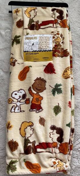 Peanuts 400288621575 Snoopy Charlie Brown Whole Gang Throw Blanket 50 Inch X70 Autumn Fall Leaves