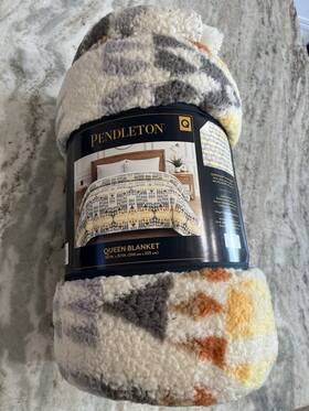 Pendleton 008889284207 Queen Size Fleece Blanket 98 Inch X 92 Arrow Point Gray New