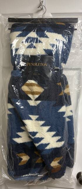 Pendleton 008889315598 Eagle River Sherpa Throw Blue 50 Inch X 70 Nwt