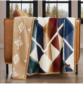 C2000 Pendleton 008889395927 Reversible Plush Throw Blanket Polyester 50 Inch X 70 New With Tags