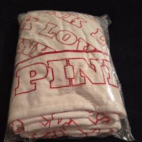 272701 Pink Lettering Towel White Red Machine Wash Os