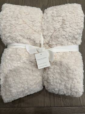 1322286 Pottery Barn Nwt Diamond Ridge Faux Fur Throw 60 Inch X 80 Ivory New Sold Out