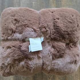 7947782 Pottery Barn New Mink Faux Fur Throw 50 Inch X 60 Rum Raisin Nwt