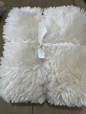 8670268 Pottery Barn Dream Throw Faux Fur 50x60 Inch Ivory