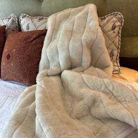 9576067 Pottery Barn Plush Thick Faux Fur Ivory Cream Throw Blanket 60 Inch X50 Luxe Velvet