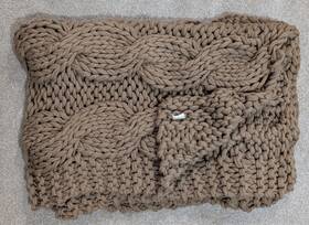 9922410 Pottery Barn Knitted Chunky Throw Blanket 40 X 66 Inch Light Brown