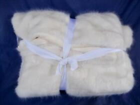 5450646 Pottery Barn Teen Faux Fur Throw Off White Fleece 45 X 60 Soft Plush Pbt
