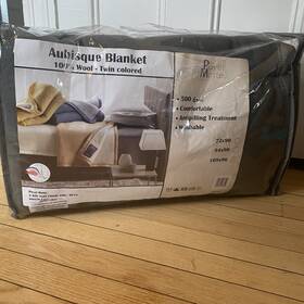 Poyet Motte 120760073759 Aubisque 108x96 King Blanket Green 500 Gsm Heavyweight 100% Wool Euc