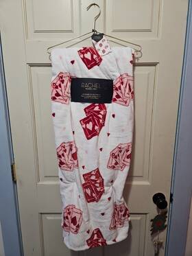 Rachel Roy 194382264928 60x70 Super Soft Blanket White Pink Red Playing Cards/love