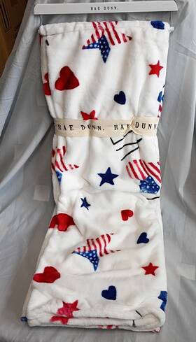 Rae Dunn 192598840110 New Dunn-enchante Plush Throw/blanket Ftloveft Stars Stripes And Hearts America