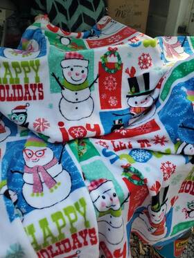 Ramallah Trading 845951094452 Christmas Holiday Throw Blanket Soft Cute Winter Penguins With Presents Snuggle