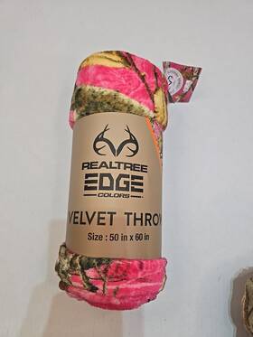 Realtree 430002241604 Edge Camo Print On A Velvet Throw 50 Inch X60 Pink