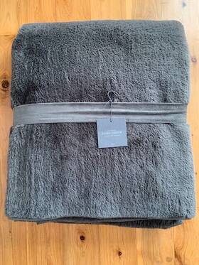 Restoration Hardware 416260490008 Luxury Ultimate Plush Throw Blanket Graphite Gray 50 Inch X60