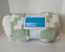Room Essentials 196761455750 Houndstooth Printed Plush Throw Blanket Recycled Material 50x60 Inch