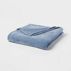 9094 Room Essentials 196761795177 Full/queen Solid Lightweight Plush Fleece Blanket Blue #9094