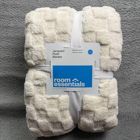 Ivoryphc32223 Room Essentials Plush Blanket Twin Xl 66x92 White 100% Recycled Polyester New
