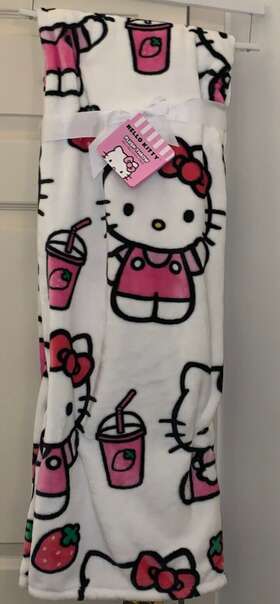 Sanrio 032281158163 Nwt Hello Kitty By Strawberry Plush Throw Blanket White 50 Inch X70 Sanrio 032281158163 Nwt Hello Kitty By Strawberry Plush Throw Blanket White 50 Inch X70