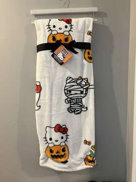 Sanrio 032281191597 Hello Kitty 2023 Witch Mummy Ghost Halloween Plush Throw Blanket 50 Inch X 70 Nwt
