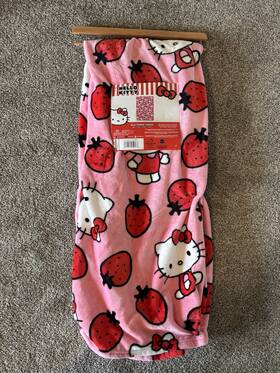Sanrio 190604959177 Hello Kitty Verry Berry Fleece Blanket 50 Inch X70 Silk Touch Throw Soft Nwt