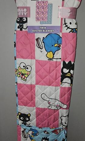 Sanrio 190604973739 Hello Kitty&friends Twin Quilted Blanket Inch Friends Squared Reversible 60 X 90 Nwt