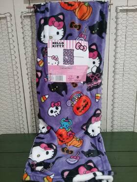 Sanrio 199124052412 Hello Kitty Halloween Purple 50 X70 Inch Throw Blanket Pumpkins Black Cats Candy New