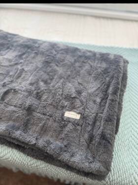 Saranoni 811707027463 Faux Patterned Fur Throw Blanket 50x60 Charcoal Opened
