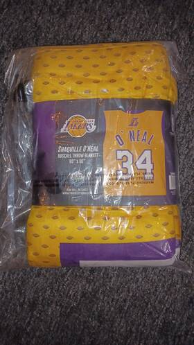 Sleep Squad 840790125855 Raschel Throw Blanket La Lakers 60 In X 80 Inch. Jersey Look Shaquille Oftneal