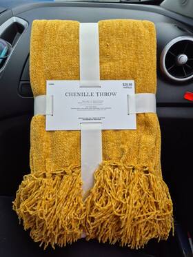 2338887 Soft & Cozy Chenille Throw Blanket 50in X 60in Gold New With Tags Comfy